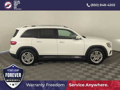 Used 2023 Mercedes-Benz GLB 250 4MATIC w/ Premium Package image 7