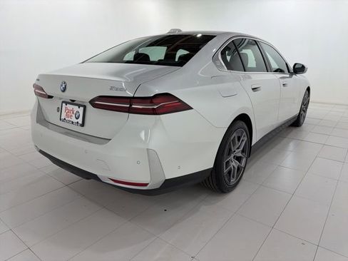 Used 2026 BMW 530i xDrive image 5