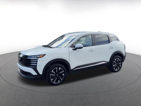 Used 2025 Nissan Kicks SV AWD/4WD image 5