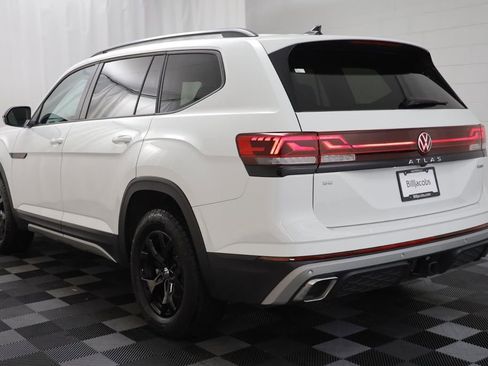 Used 2025 Volkswagen Atlas Peak Edition SE AWD/4WD image 14