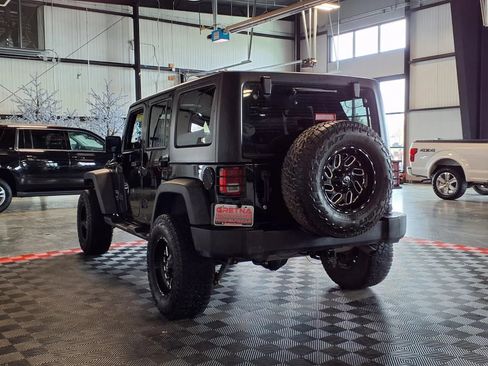 Used 2015 Jeep Wrangler Unlimited Sport w/ Connectivity Group AWD/4WD image 4