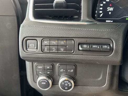 Used 2023 GMC Yukon Denali image 17