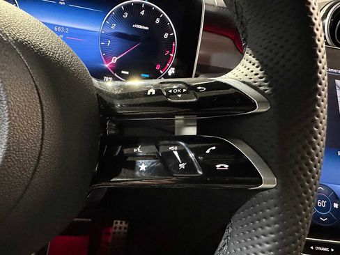 Used 2024 Mercedes-Benz GLC 300 4MATIC image 31