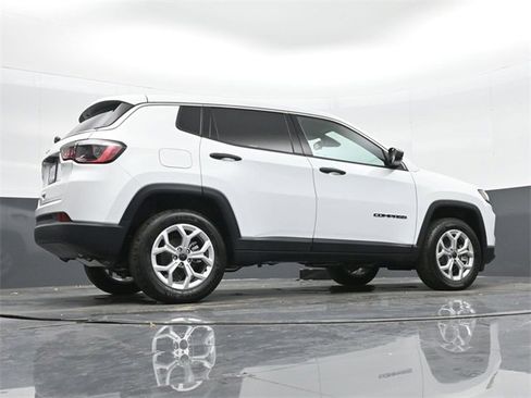 Used 2025 Jeep Compass Sport image 38