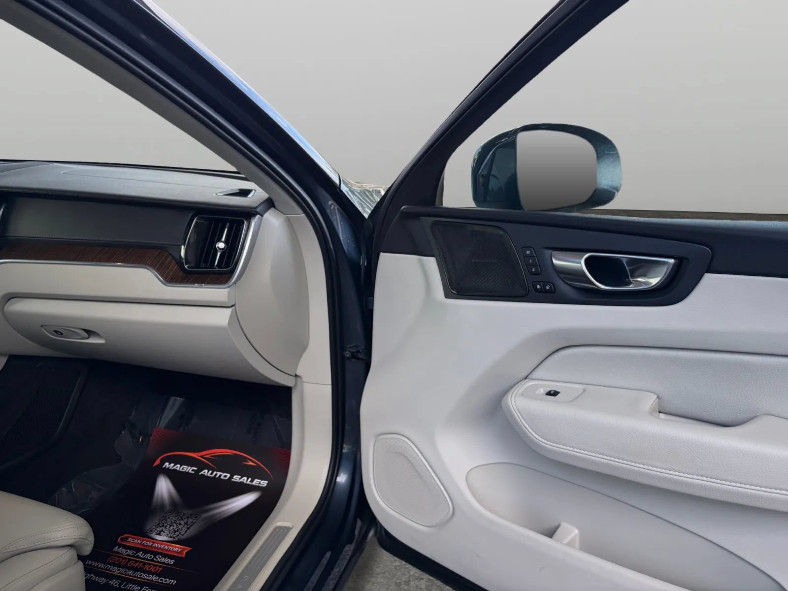 Used 2020 Volvo XC60 T5 Inscription AWD/4WD image 19