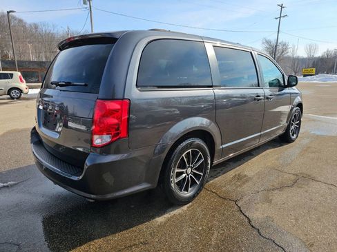 Used 2018 Dodge Grand Caravan SE image 5