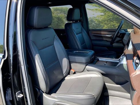 Used 2022 GMC Yukon XL Denali AWD/4WD image 28