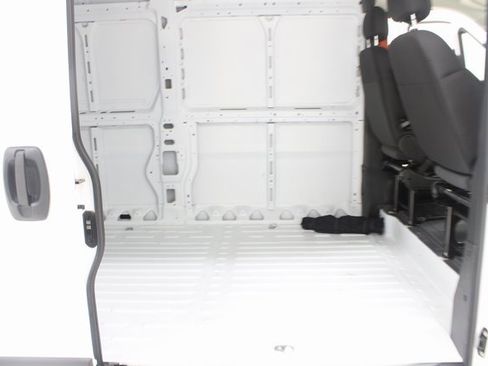 Used 2025 RAM ProMaster 2500 w/ Convenience Group image 17