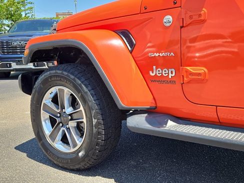Used 2020 Jeep Wrangler Unlimited Sahara AWD/4WD image 12