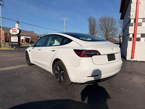 Used 2021 Tesla Model 3 Standard Range Plus RWD image 3