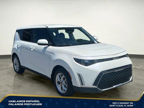 Used 2025 Kia Soul LX w/ LX Technology Package FWD image 8