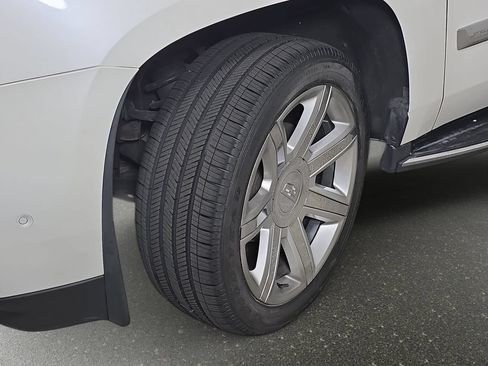 Used 2020 Cadillac Escalade Premium Luxury AWD/4WD image 38