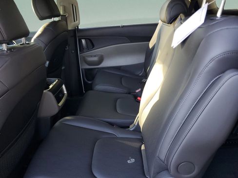 New 2026 Kia Carnival EX FWD image 11