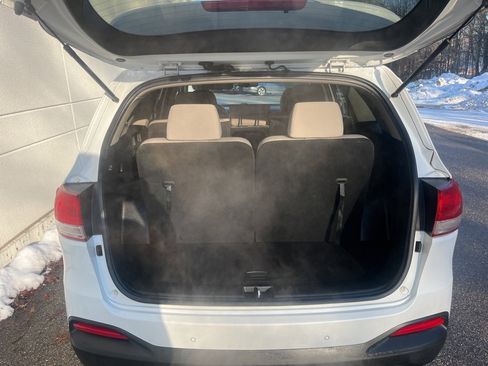 Used 2018 Kia Sorento LX image 9