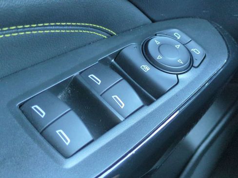 Used 2025 Chevrolet Trax LT FWD image 25