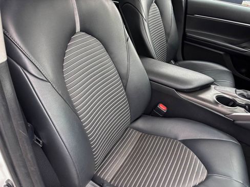 Used 2021 Toyota Camry SE image 31