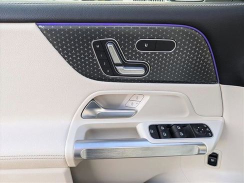 New 2026 Mercedes-Benz GLB 250 image 4