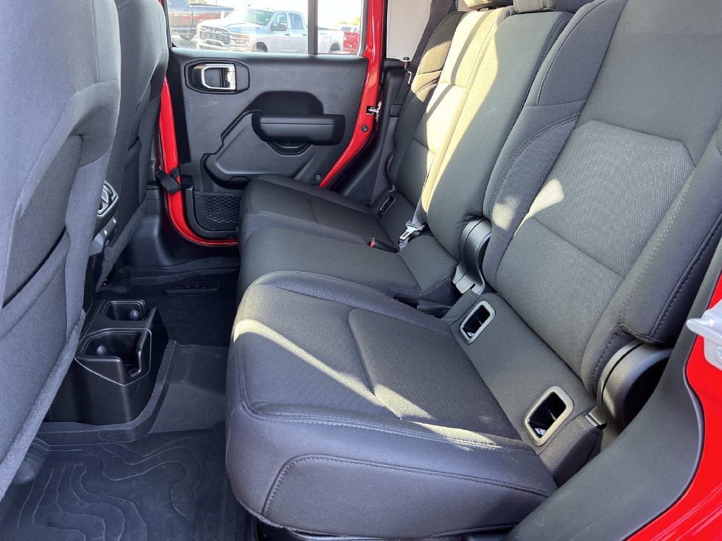 Used 2023 Jeep Gladiator Sport AWD/4WD image 20