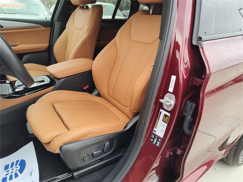 Certified 2025 BMW X4 xDrive30i image 18