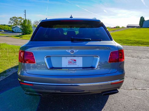 Used 2017 Bentley Bentayga AWD/4WD image 4