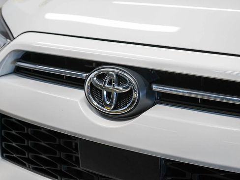 Used 2023 Toyota 4Runner SR5 Premium w/ Moonroof Package RWD image 8