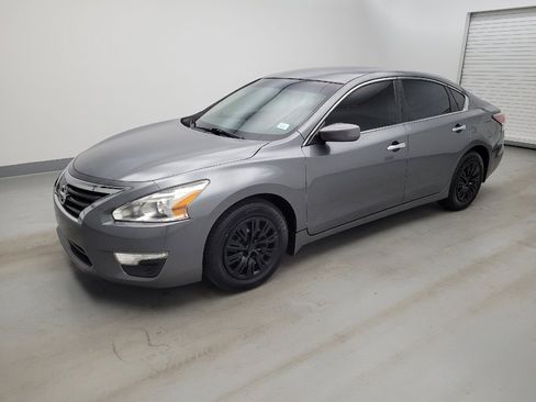 Used 2014 Nissan Altima 2.5 S w/ Display Audio Package FWD image 2