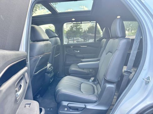 Used 2025 Honda Pilot TrailSport image 25