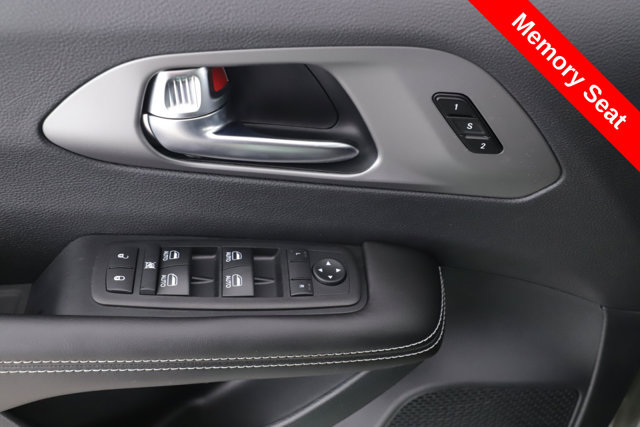 New 2027 Chrysler Pacifica Select FWD image 19