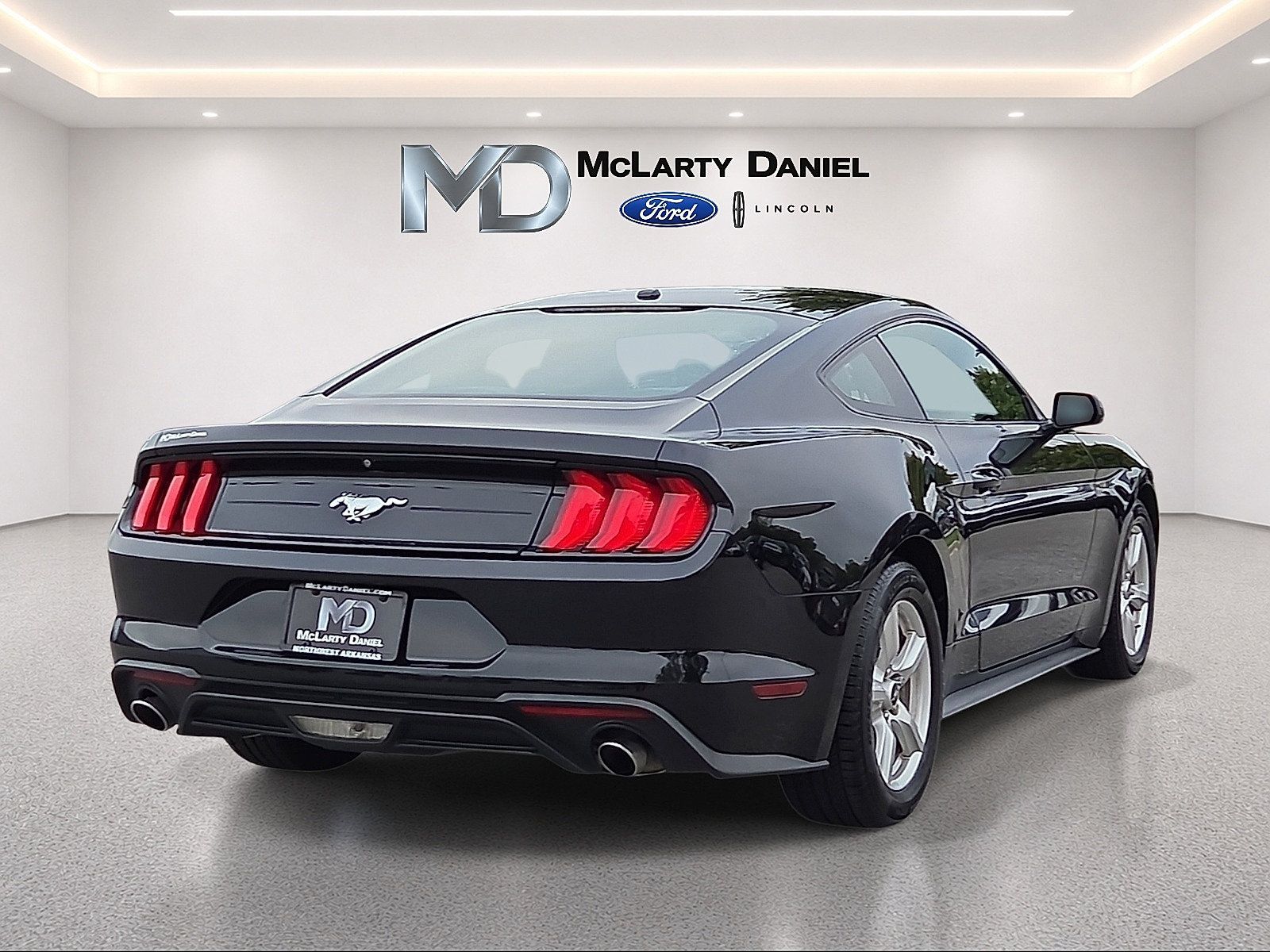 Used 2019 Ford Mustang Coupe RWD image 5