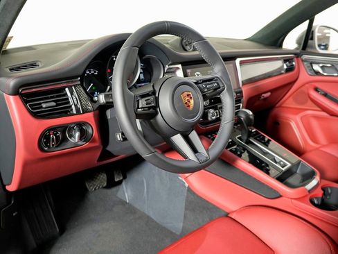 New 2026 Porsche Macan GTS image 4