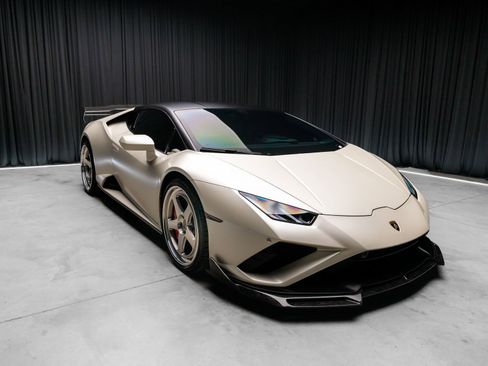 Used 2021 Lamborghini Huracan EVO RWD image 8