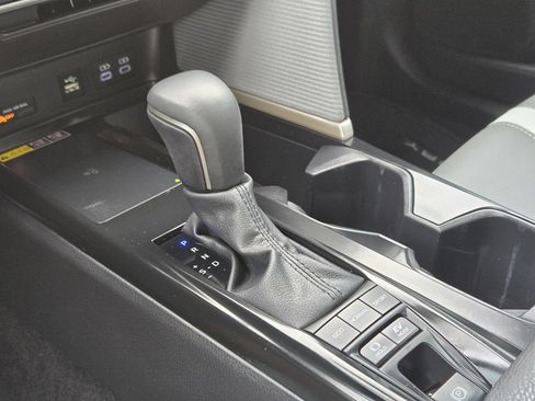 Used 2025 Toyota Camry SE w/ Convenience Package FWD image 9