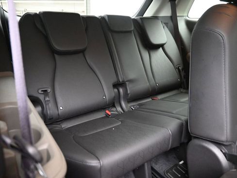 Used 2026 Kia Carnival EX FWD image 9