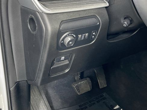 Used 2022 Jeep Wagoneer Series III w/ Premium Group I image 10