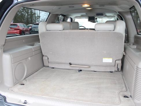 Used 2005 Chevrolet Suburban 2500 LT w/ Preferred Equipment Group image 26