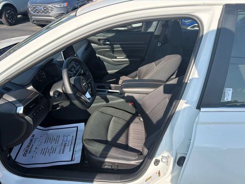 Used 2025 Nissan Altima 2.5 SV FWD image 13
