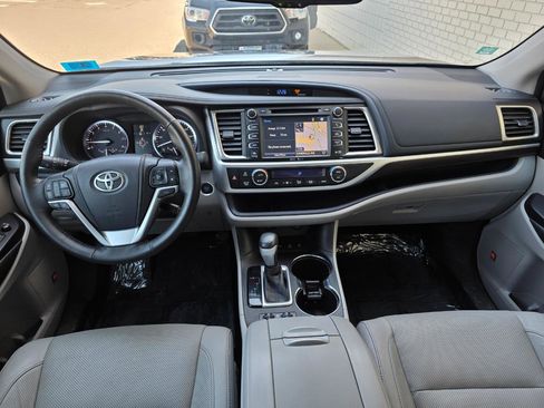 Used 2015 Toyota Highlander Limited Platinum AWD/4WD image 17