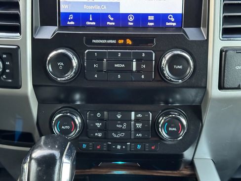 Used 2020 Ford F150 Lariat image 29