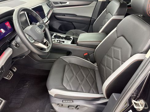 Used 2024 Volkswagen Atlas Peak Edition SEL AWD/4WD image 5