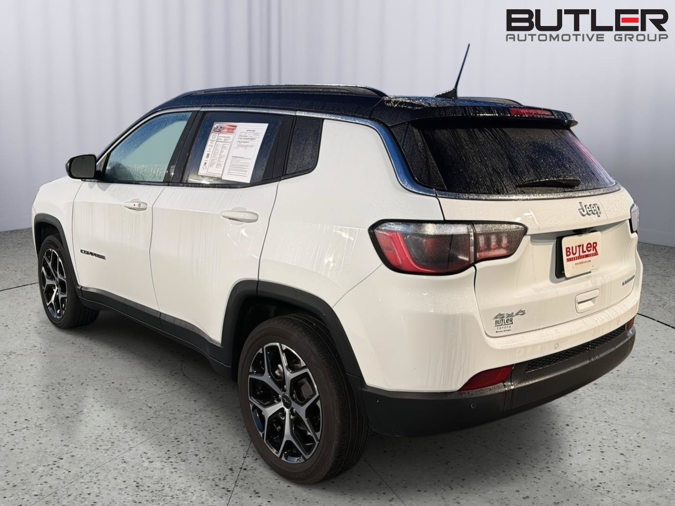 Used 2025 Jeep Compass Limited AWD/4WD image 4