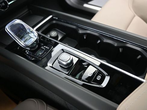 New 2026 Volvo XC60 B5 Plus w/ Protection Package Premier image 25