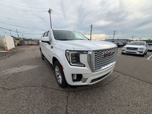 Used 2022 GMC Yukon XL Denali AWD/4WD image 3