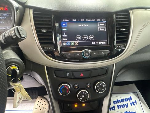 Used 2022 Chevrolet Trax LS w/ Tint and Cruise Package FWD image 17