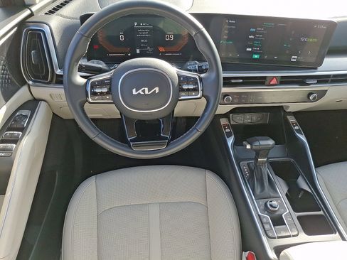 Certified 2025 Kia Sorento S image 12