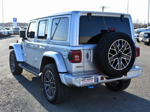 Used 2022 Jeep Wrangler Unlimited Sahara image 4
