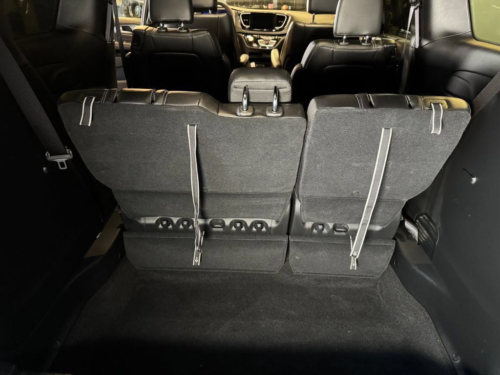 Used 2025 Chrysler Pacifica Select FWD image 24