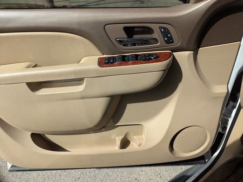 Used 2013 Chevrolet Tahoe LT w/ Luxury Package image 12