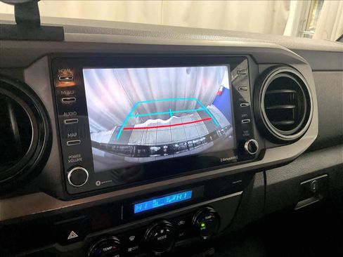 Used 2022 Toyota Tacoma TRD Off-Road image 19