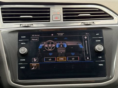 Used 2024 Volkswagen Tiguan SE AWD/4WD image 16