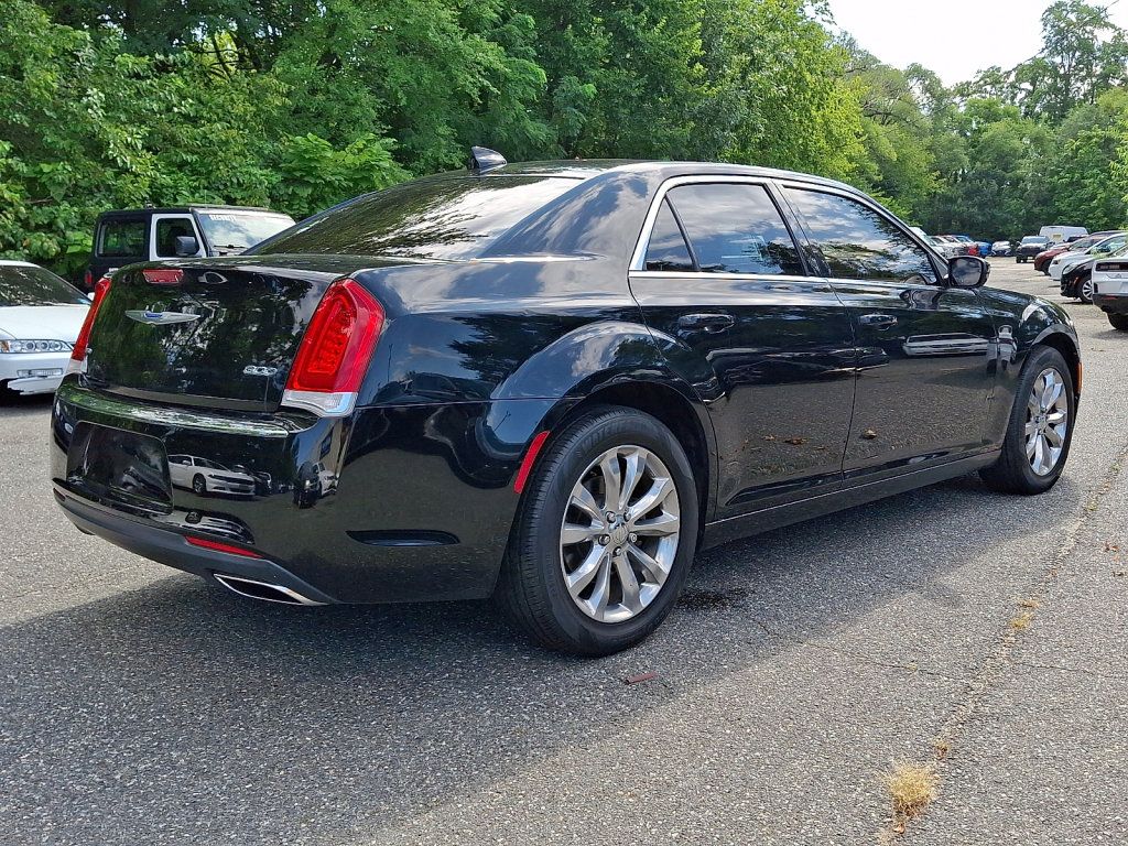 Used 2019 Chrysler 300 Touring AWD/4WD image 5